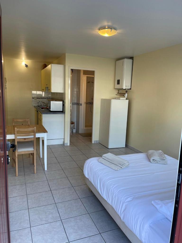 Appartement Ou Studio En Hyper Centre, Pour La Plage Et La Rue Pietonne Il Suffit De Traverser La Rue , Voir La Photo Principale Andernos-les-Bains Eksteriør billede