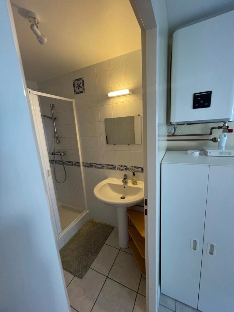 Appartement Ou Studio En Hyper Centre, Pour La Plage Et La Rue Pietonne Il Suffit De Traverser La Rue , Voir La Photo Principale Andernos-les-Bains Eksteriør billede