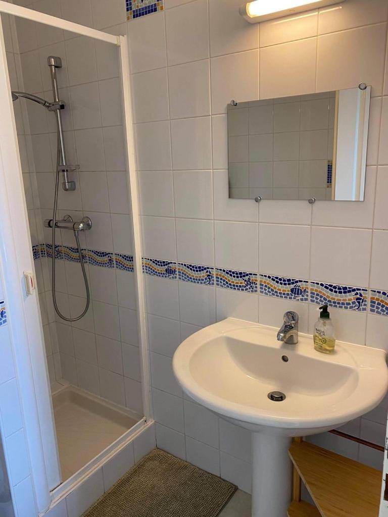 Appartement Ou Studio En Hyper Centre, Pour La Plage Et La Rue Pietonne Il Suffit De Traverser La Rue , Voir La Photo Principale Andernos-les-Bains Eksteriør billede