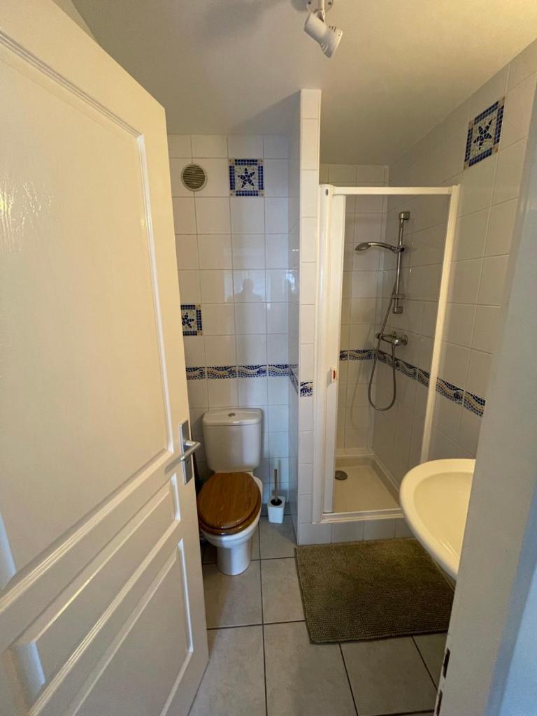 Appartement Ou Studio En Hyper Centre, Pour La Plage Et La Rue Pietonne Il Suffit De Traverser La Rue , Voir La Photo Principale Andernos-les-Bains Eksteriør billede