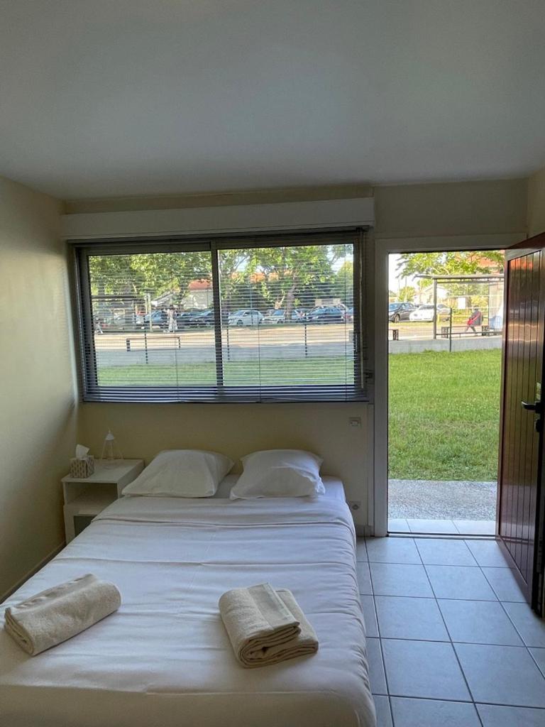 Appartement Ou Studio En Hyper Centre, Pour La Plage Et La Rue Pietonne Il Suffit De Traverser La Rue , Voir La Photo Principale Andernos-les-Bains Eksteriør billede