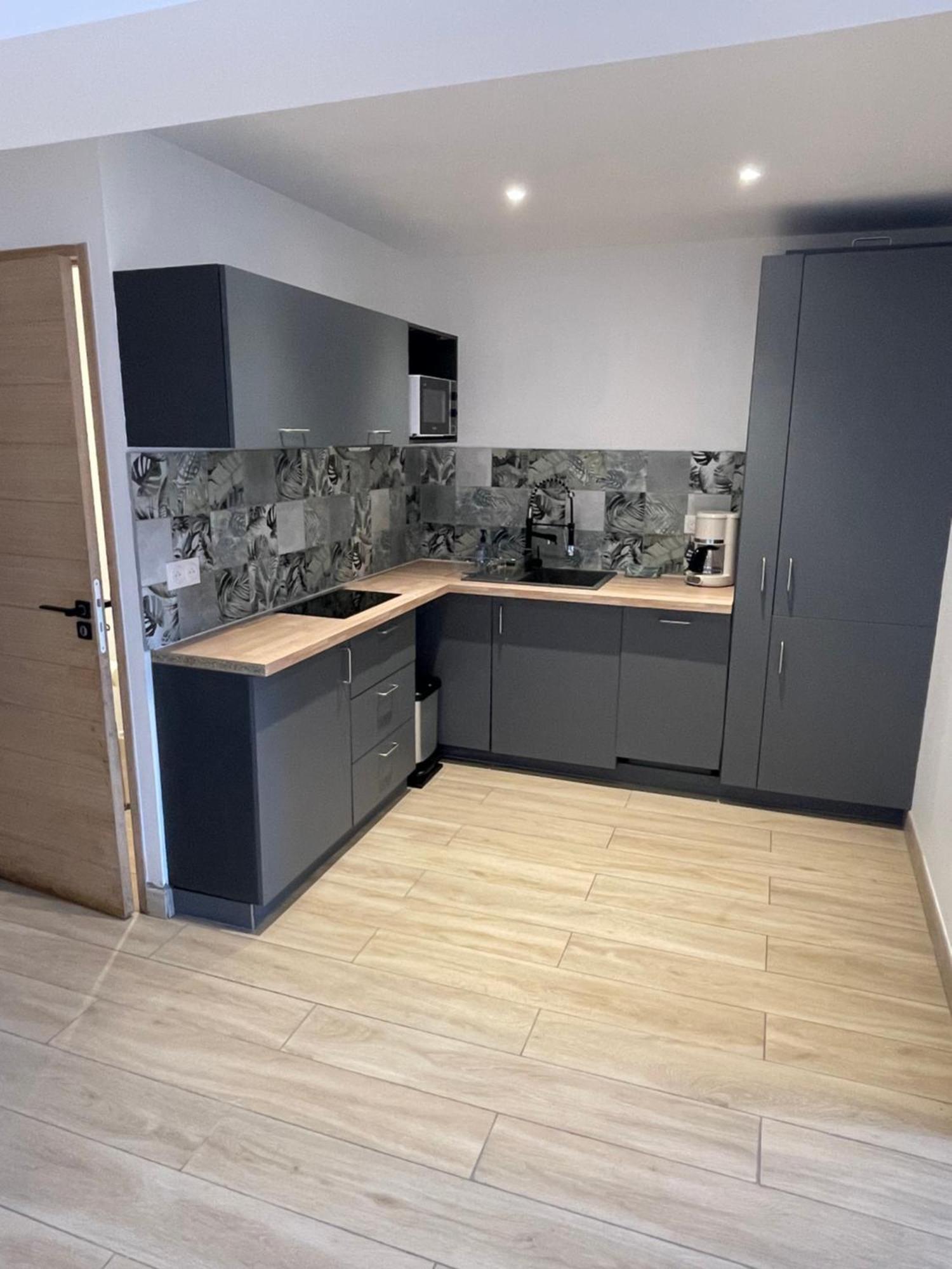 Appartement Ou Studio En Hyper Centre, Pour La Plage Et La Rue Pietonne Il Suffit De Traverser La Rue , Voir La Photo Principale Andernos-les-Bains Eksteriør billede