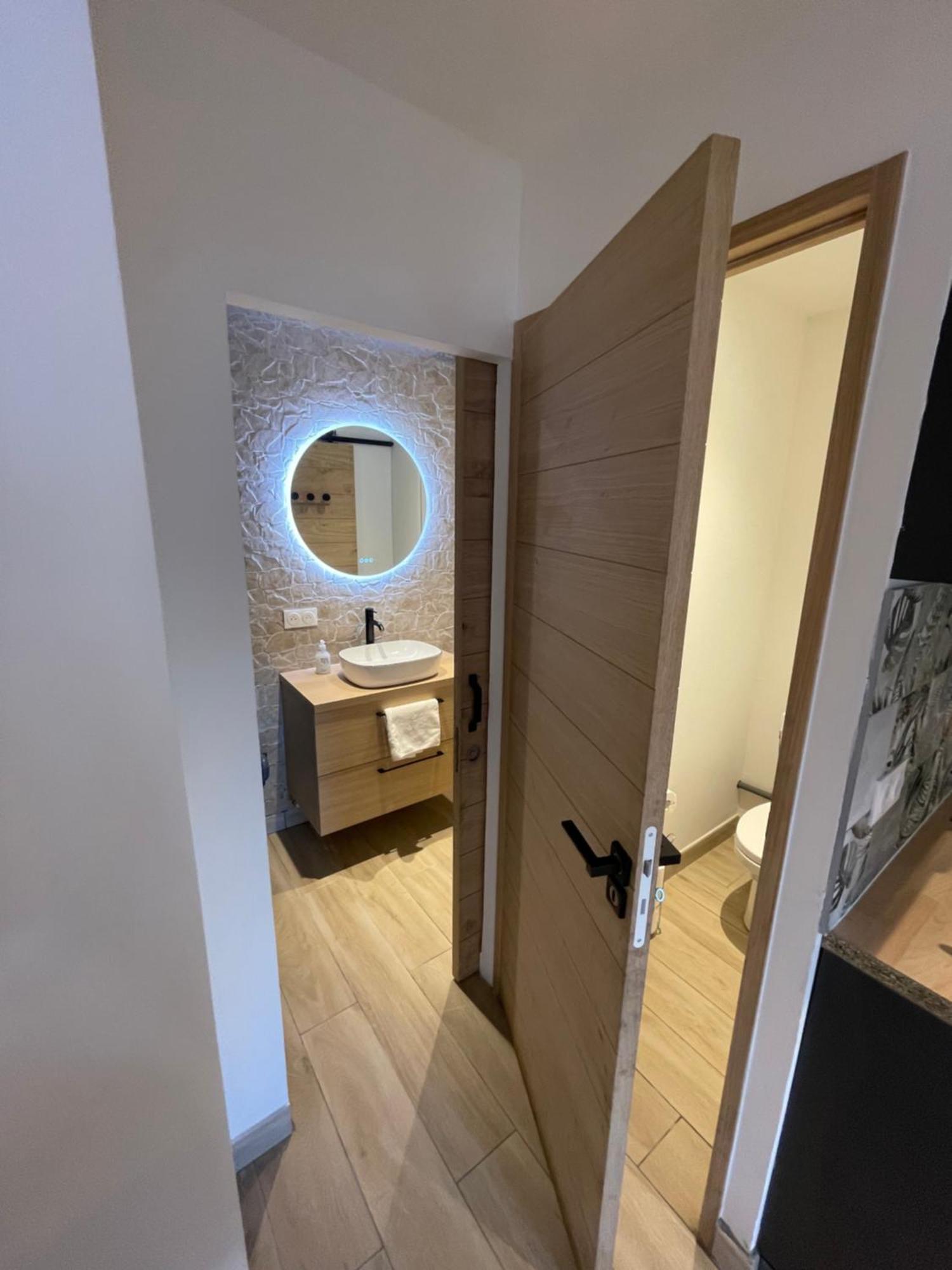 Appartement Ou Studio En Hyper Centre, Pour La Plage Et La Rue Pietonne Il Suffit De Traverser La Rue , Voir La Photo Principale Andernos-les-Bains Eksteriør billede