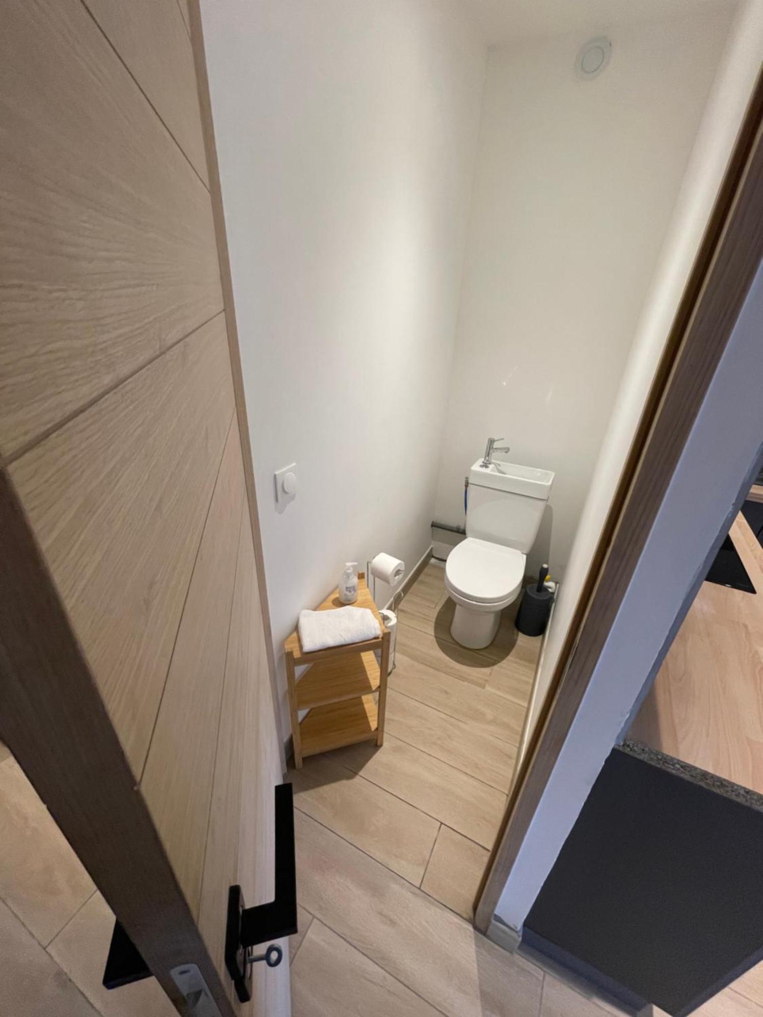 Appartement Ou Studio En Hyper Centre, Pour La Plage Et La Rue Pietonne Il Suffit De Traverser La Rue , Voir La Photo Principale Andernos-les-Bains Eksteriør billede