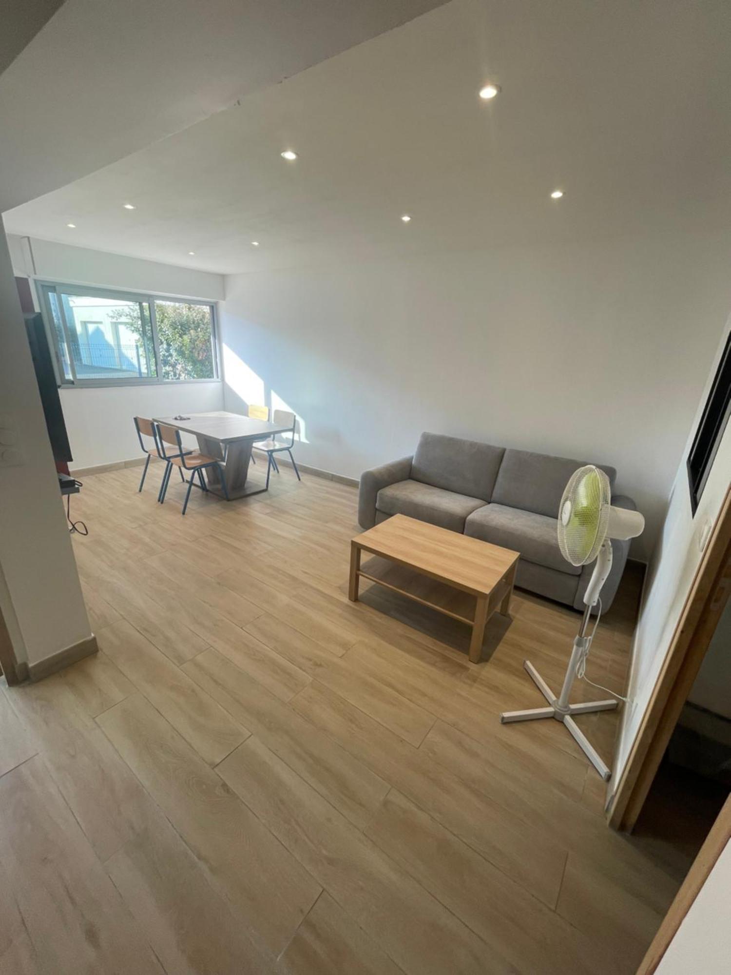 Appartement Ou Studio En Hyper Centre, Pour La Plage Et La Rue Pietonne Il Suffit De Traverser La Rue , Voir La Photo Principale Andernos-les-Bains Eksteriør billede