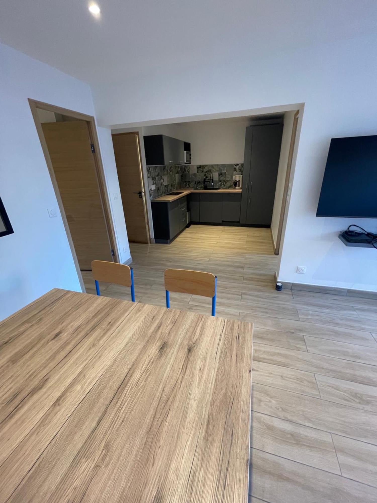 Appartement Ou Studio En Hyper Centre, Pour La Plage Et La Rue Pietonne Il Suffit De Traverser La Rue , Voir La Photo Principale Andernos-les-Bains Eksteriør billede