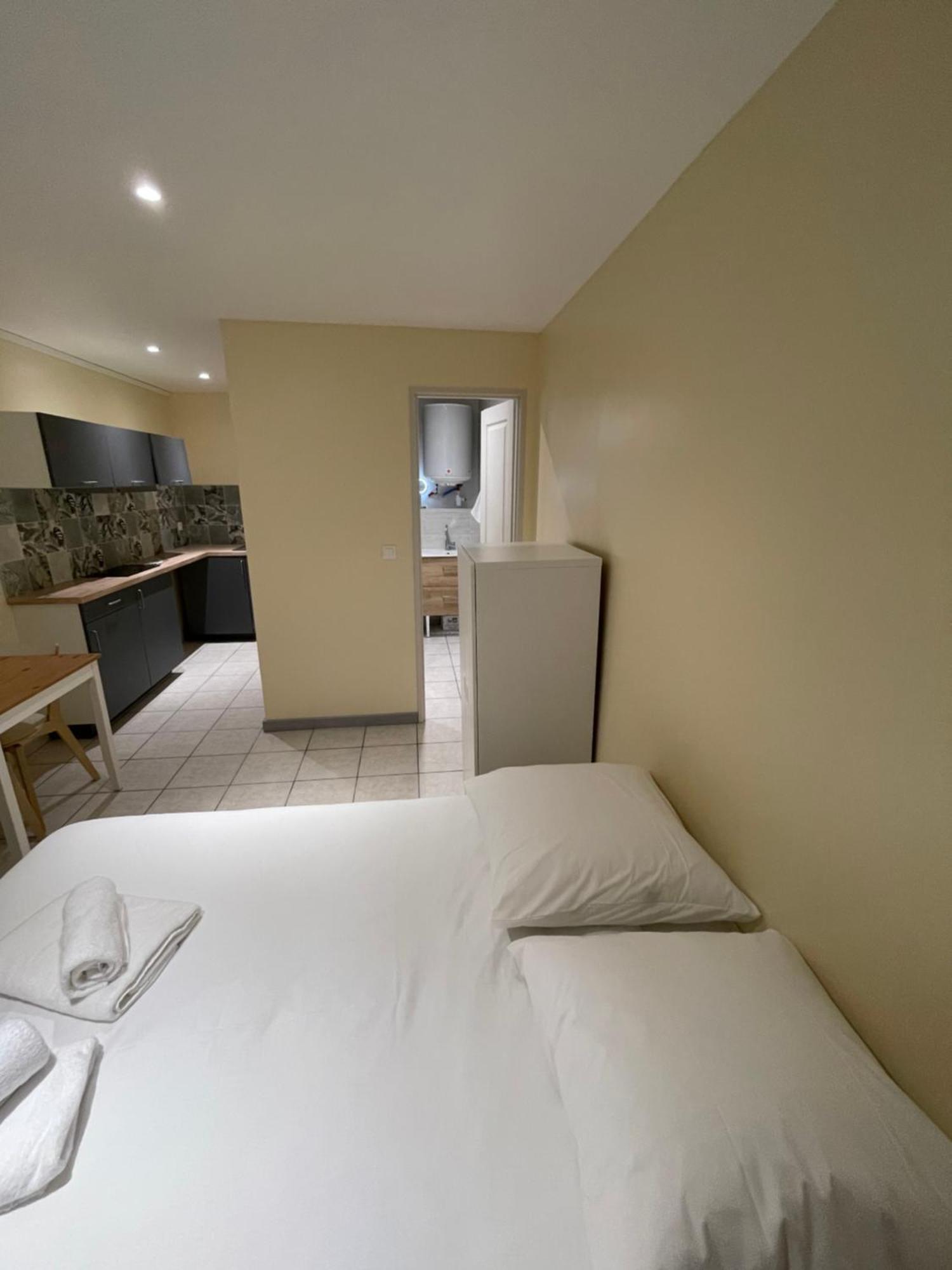 Appartement Ou Studio En Hyper Centre, Pour La Plage Et La Rue Pietonne Il Suffit De Traverser La Rue , Voir La Photo Principale Andernos-les-Bains Eksteriør billede