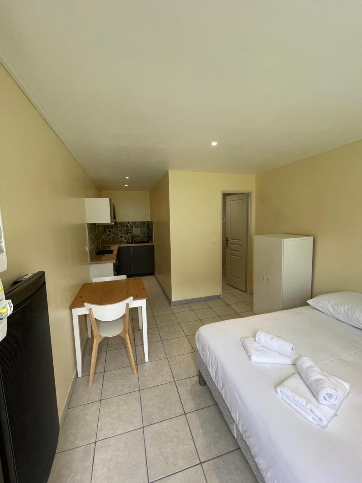 Appartement Ou Studio En Hyper Centre, Pour La Plage Et La Rue Pietonne Il Suffit De Traverser La Rue , Voir La Photo Principale Andernos-les-Bains Eksteriør billede