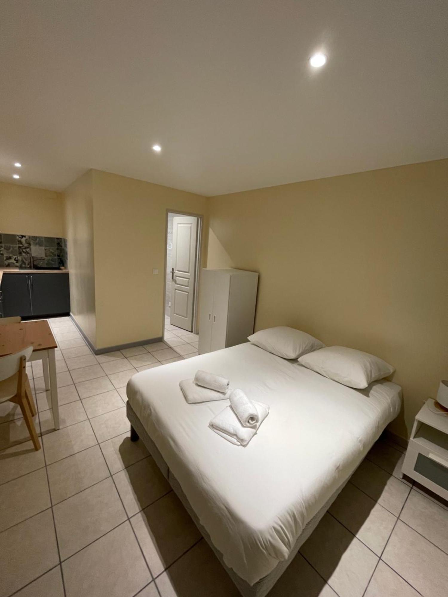 Appartement Ou Studio En Hyper Centre, Pour La Plage Et La Rue Pietonne Il Suffit De Traverser La Rue , Voir La Photo Principale Andernos-les-Bains Eksteriør billede