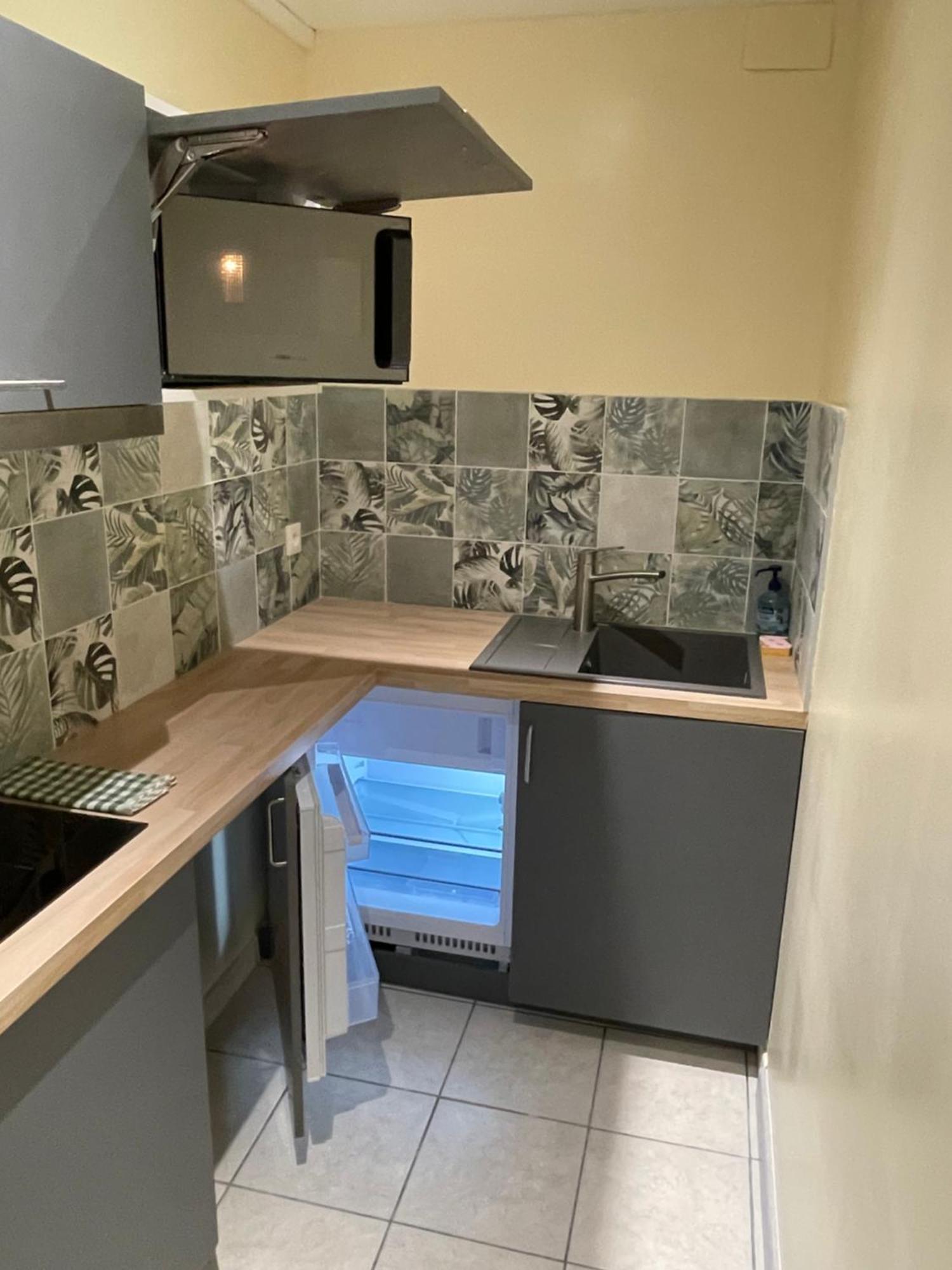 Appartement Ou Studio En Hyper Centre, Pour La Plage Et La Rue Pietonne Il Suffit De Traverser La Rue , Voir La Photo Principale Andernos-les-Bains Eksteriør billede